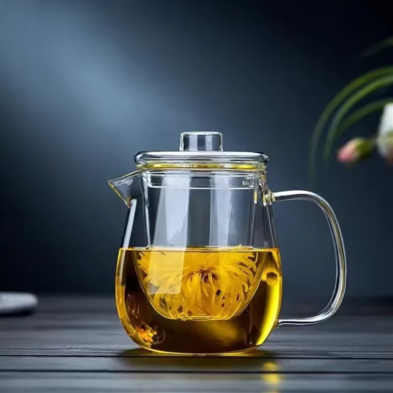 Théière en verre avec infuseur