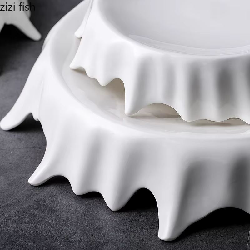 Assiette irrégulière blanche moderne