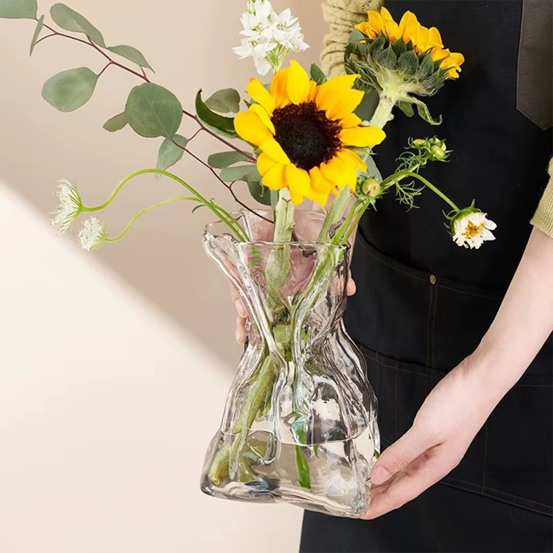 Vase à fleurs en verre moderne