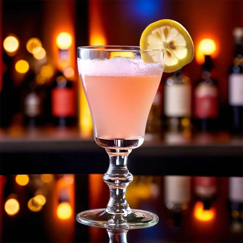 Coupe de verre à vin irlandais mince