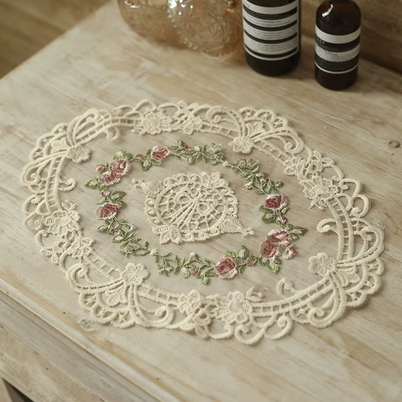 Nappe brodée rétro en dentelle