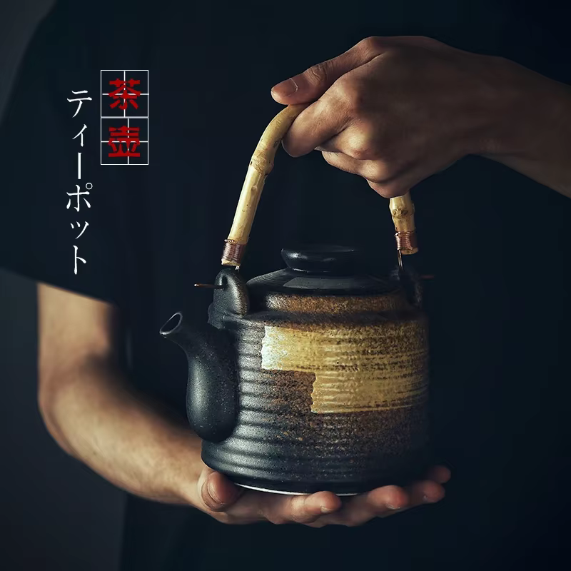 Théière japonaise en céramique peinte à la main
