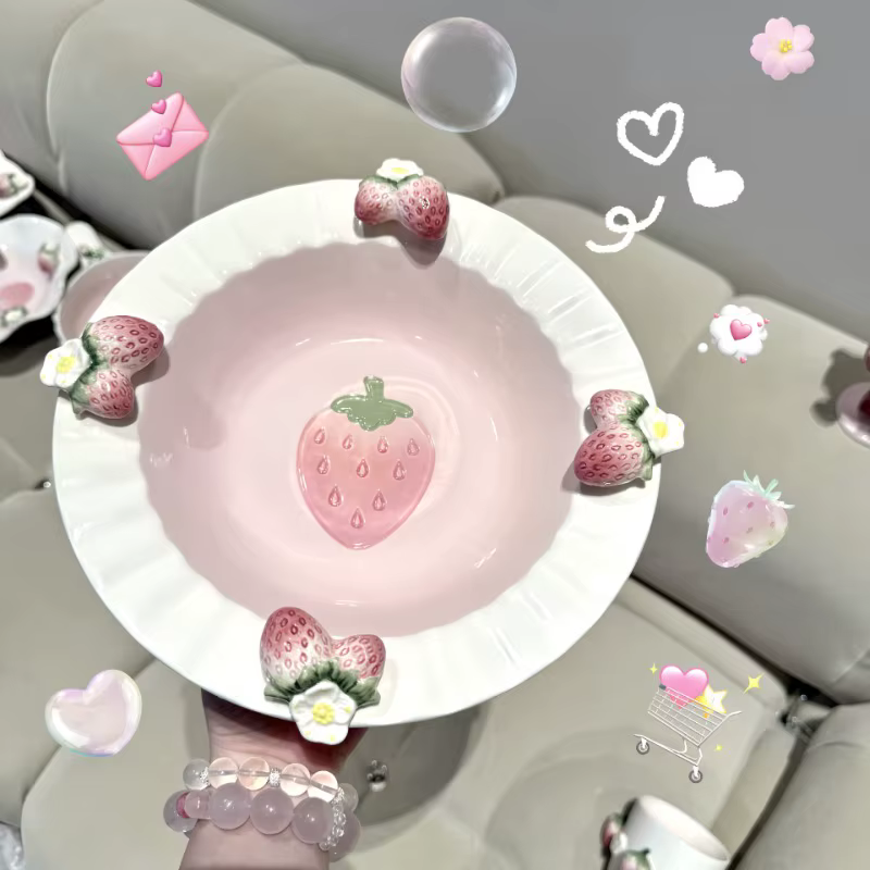 Vaisselle en céramique en relief tridimensionnel aux fraises