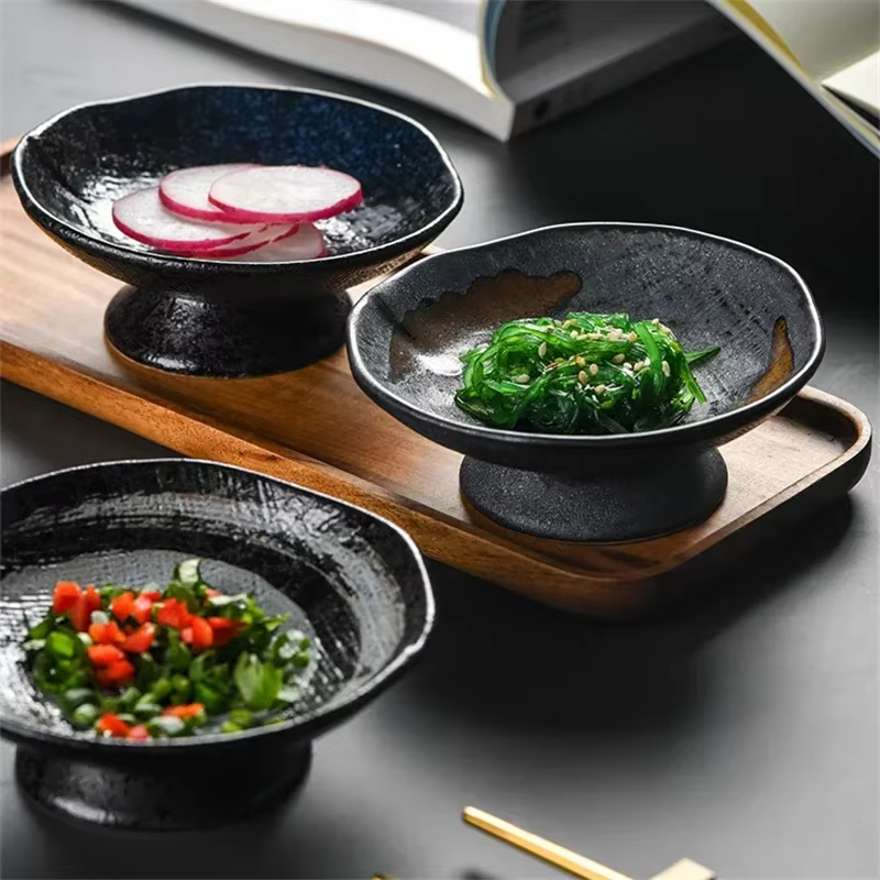 Assiette japonaise créative en céramique avec pieds hauts