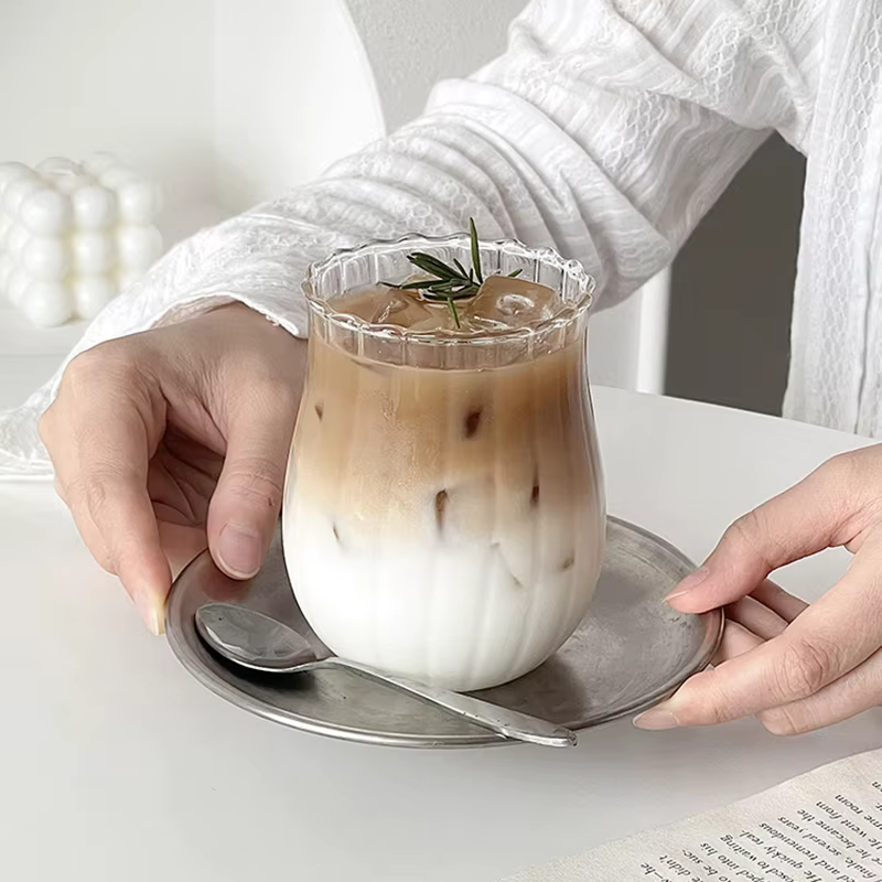 Tasse à café en verre transparent en forme de tulipe