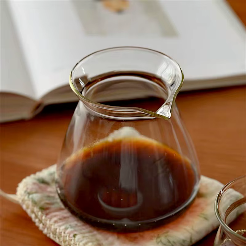 Cafetière en verre infusée à la main