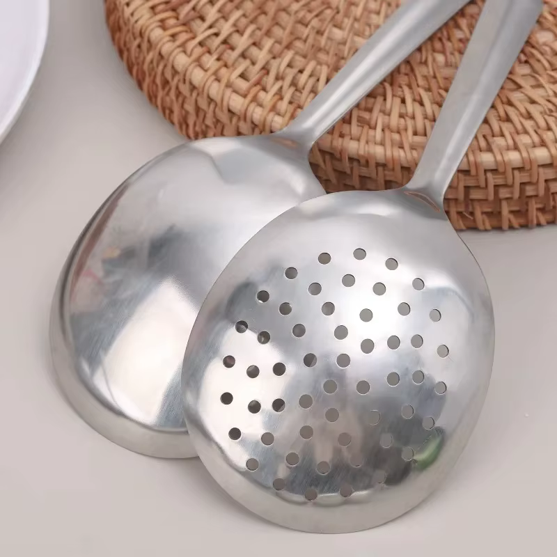 Louche en acier inoxydable pour servir la soupe
