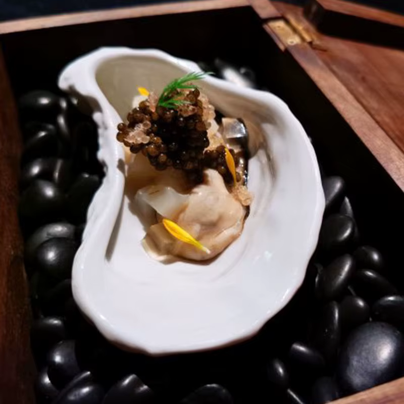 Assiette en céramique irrégulière