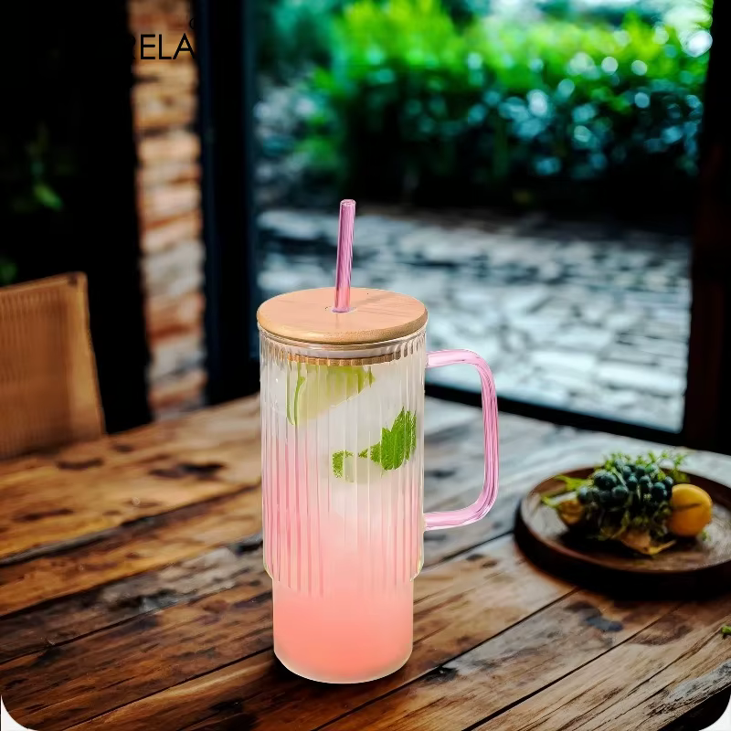 Gobelet en verre nervuré d'inspiration vintage de 900 ml avec couvercle et paille en bambou – Poignée multicolore pour