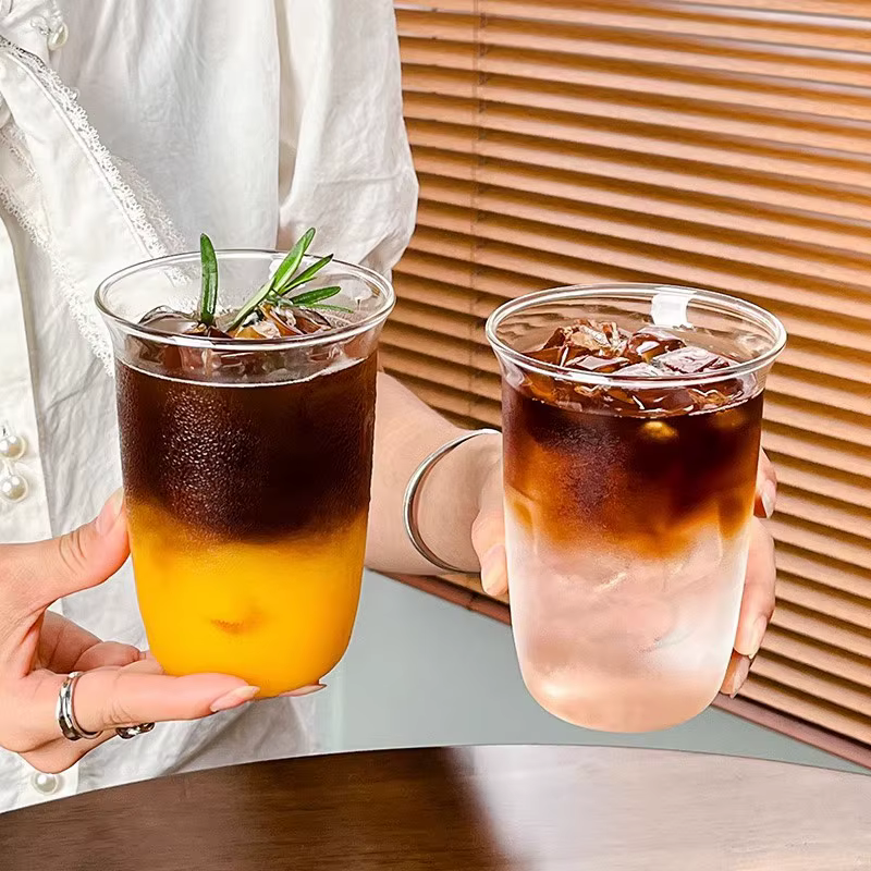 INS – tasse en verre à rayures verticales