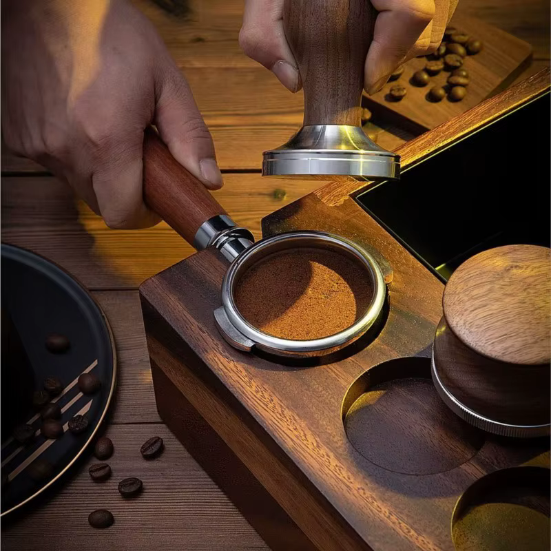 Espresso Knock Box, Station de bourrage