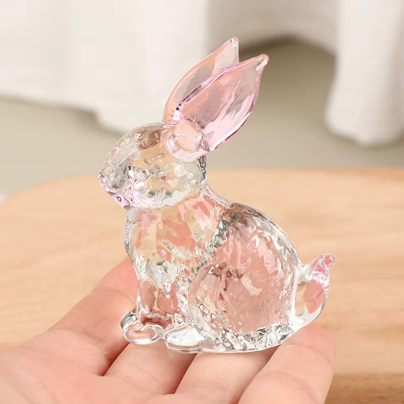 Statue en cristal de main de lapin en verre