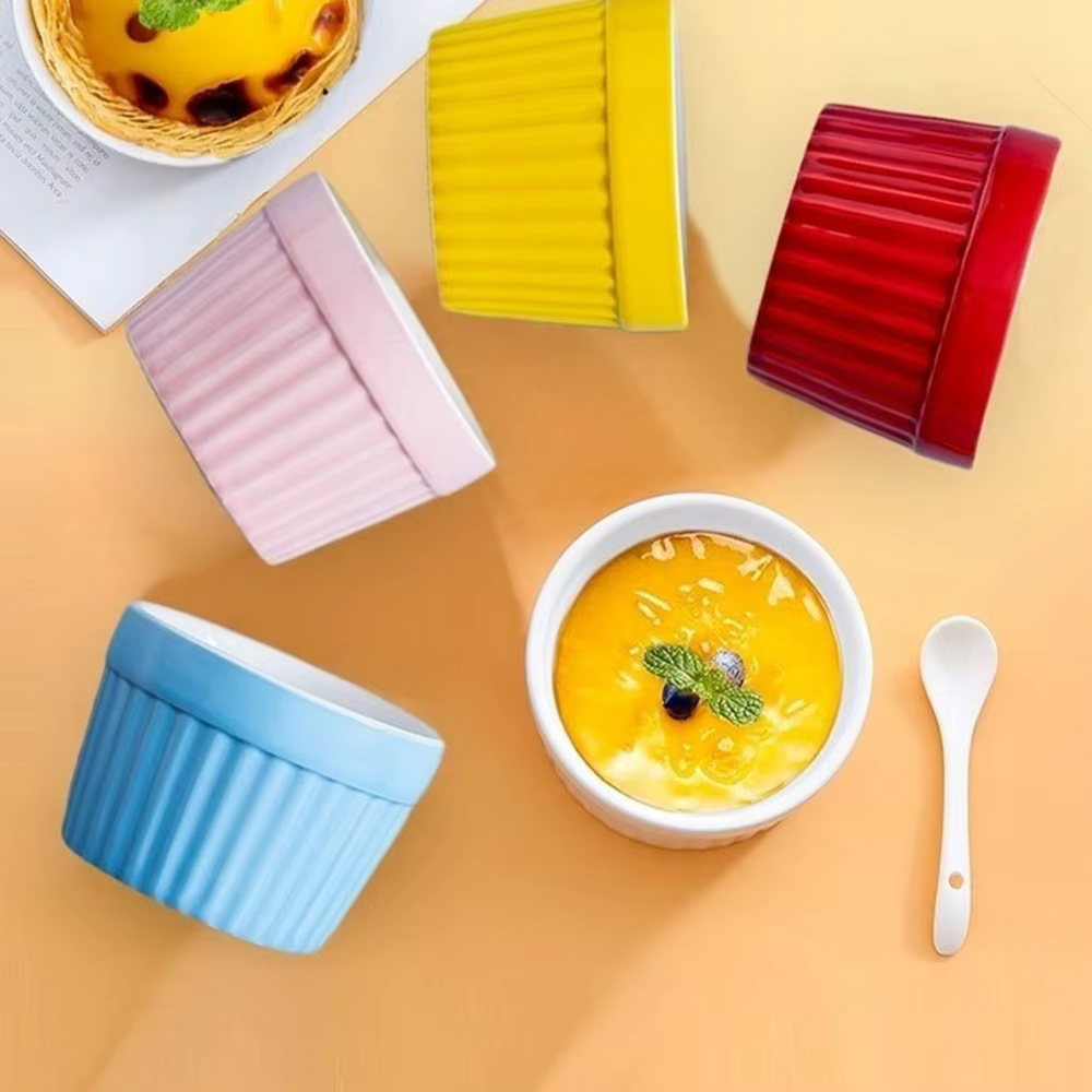 Ramequins colorés pour la cuisson au four