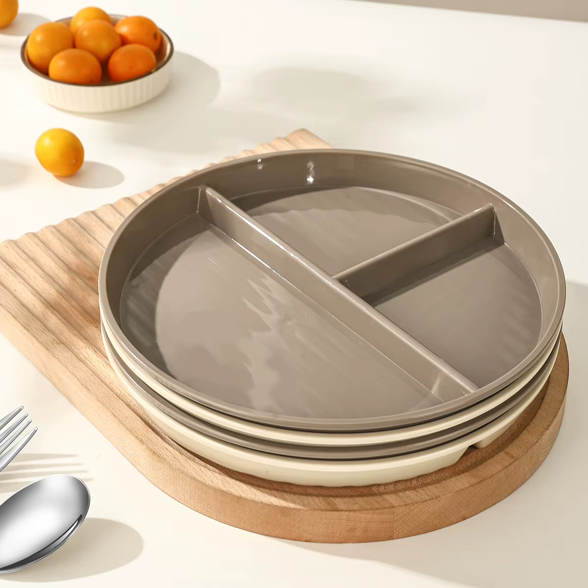Assiette à dîner ronde divisée en plastique