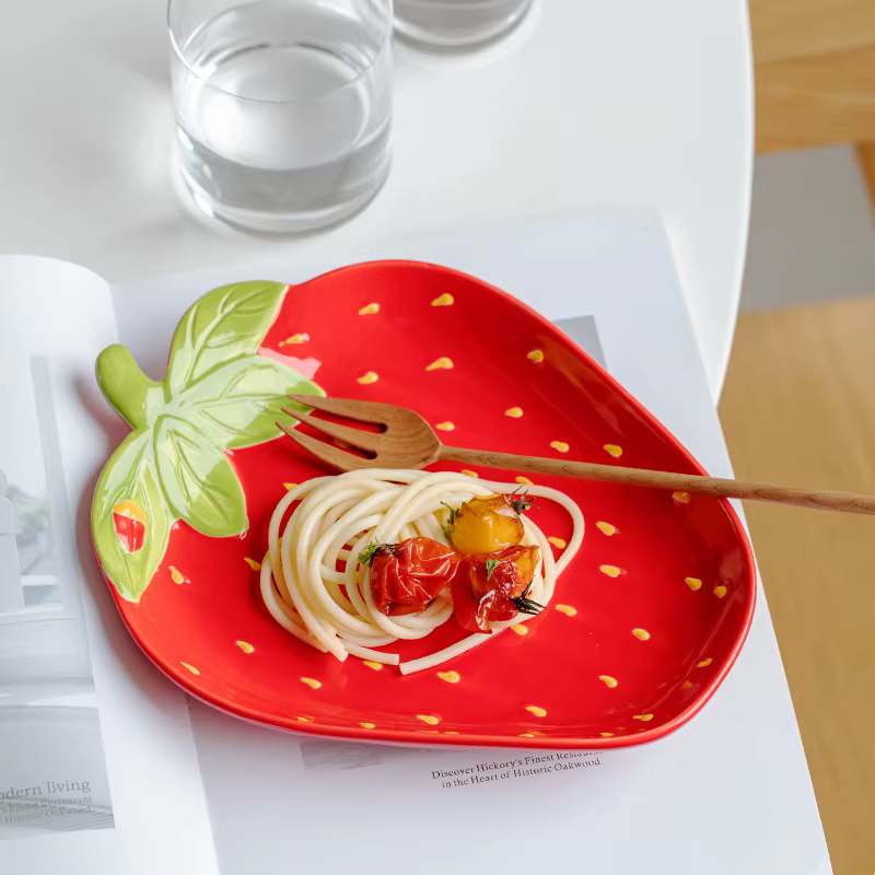 Bol à salade en céramique en forme de fraise