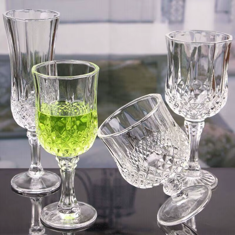 Verre à Champagne en relief de style Ins