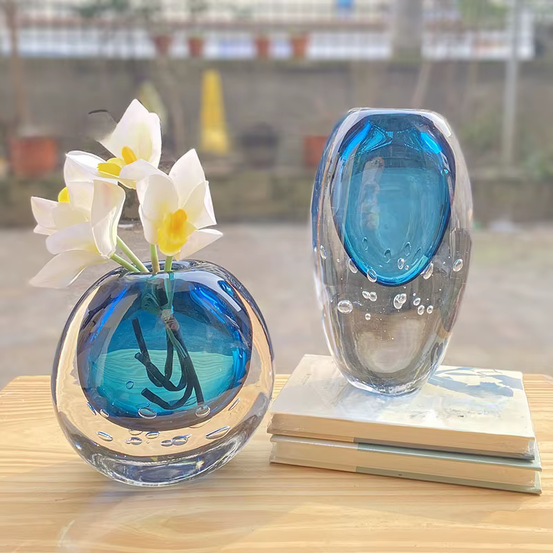 Vase en verre de cristal transparent bleu