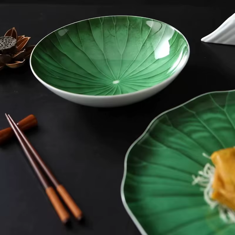 Assiette unique en forme de feuille de lotus verte