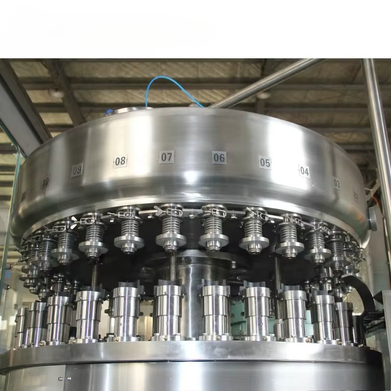Ligne de production de machines de remplissage automatiques de canettes de boissons personnalisées pour usine
