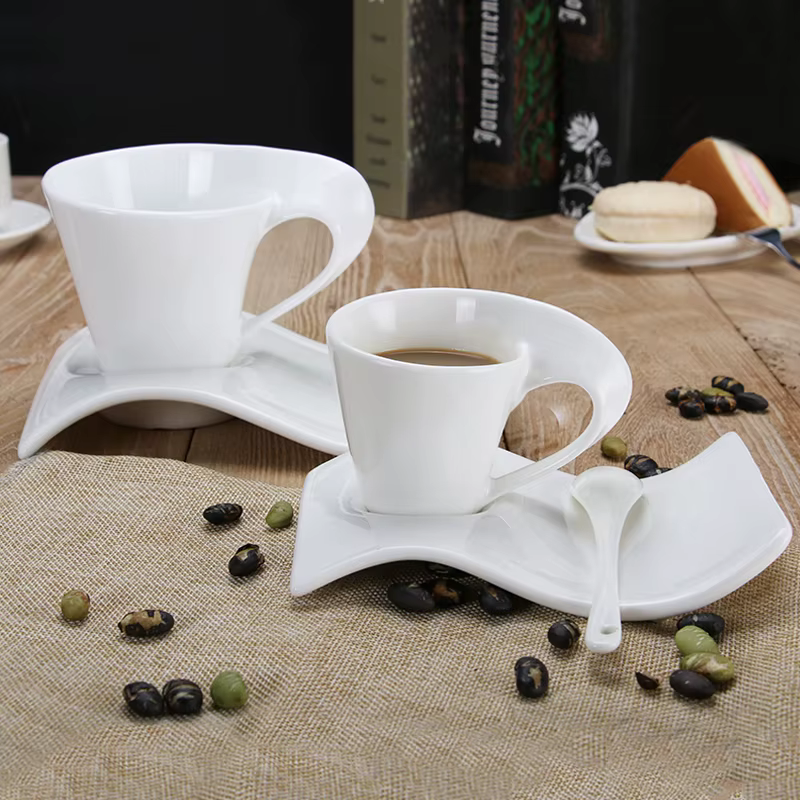 Ensemble de tasses à café et soucoupes en porcelaine ondulée européenne