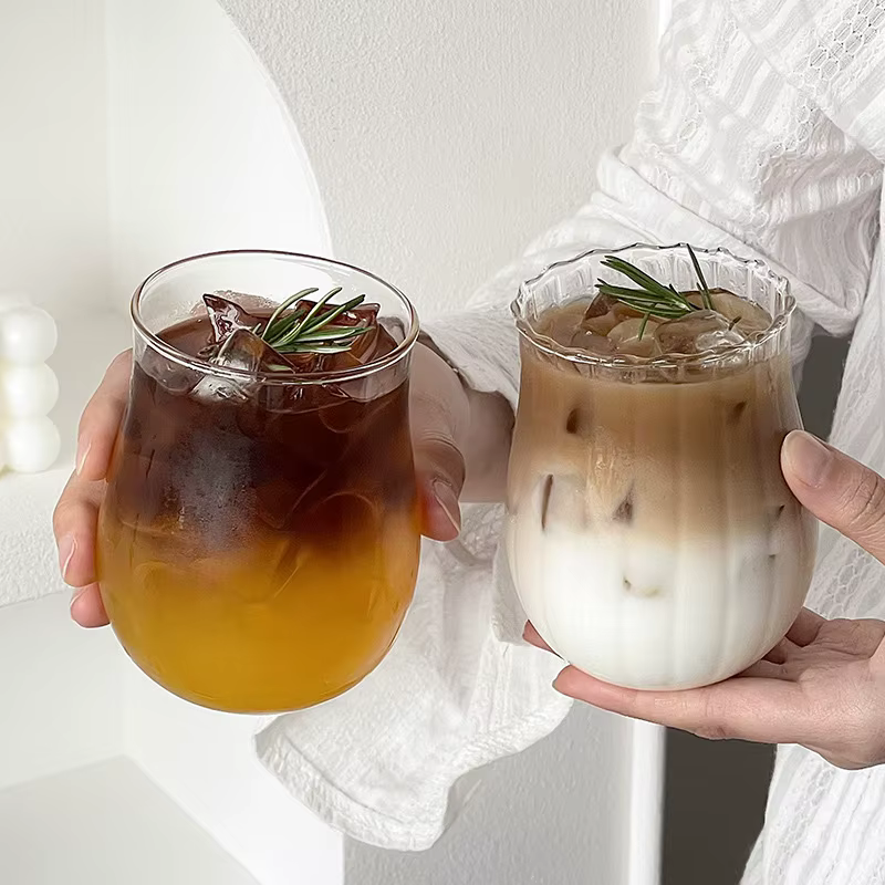 Tasse à café en verre transparent en forme de tulipe