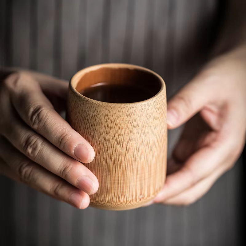 Tasse en bambou naturelle sculptée