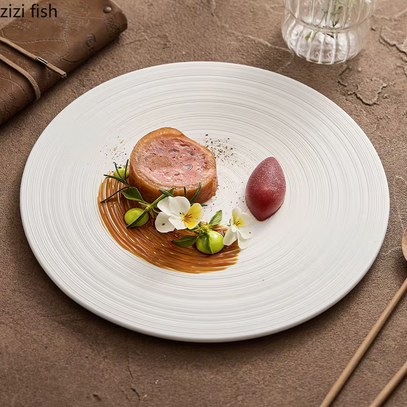 Assiette plate en céramique brossée circulaire