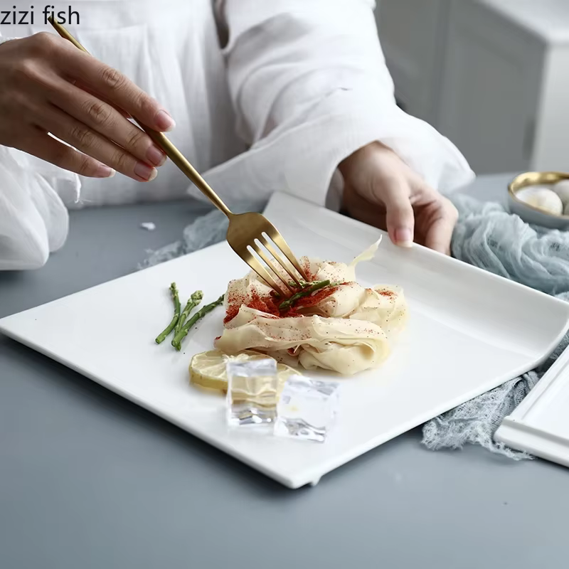 Assiette carrée en céramique