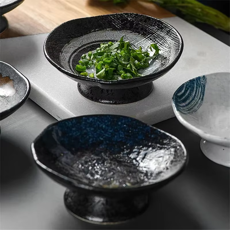 Assiette japonaise créative en céramique avec pieds hauts