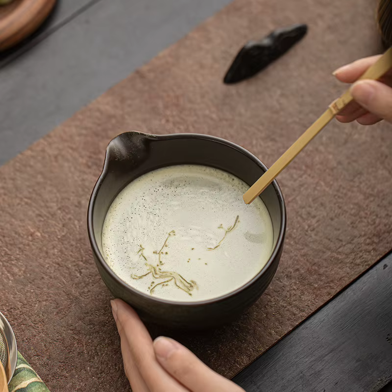 Bol à matcha en poterie ancienne