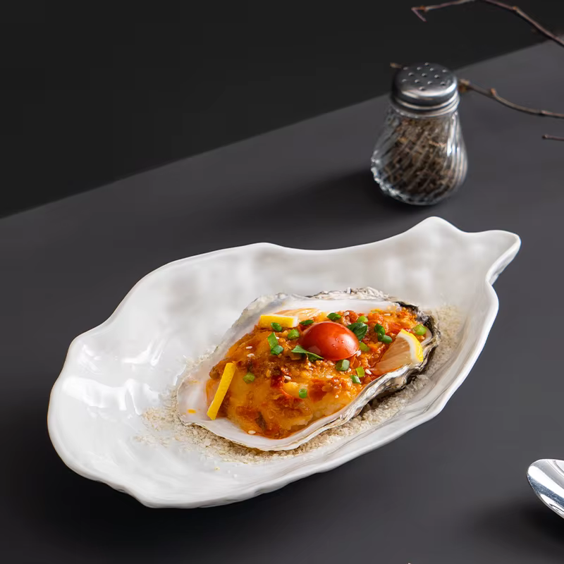 Assiette en céramique moderne en forme d'huître