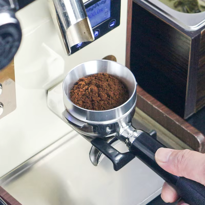 Anneau de dosage magnétique pour café