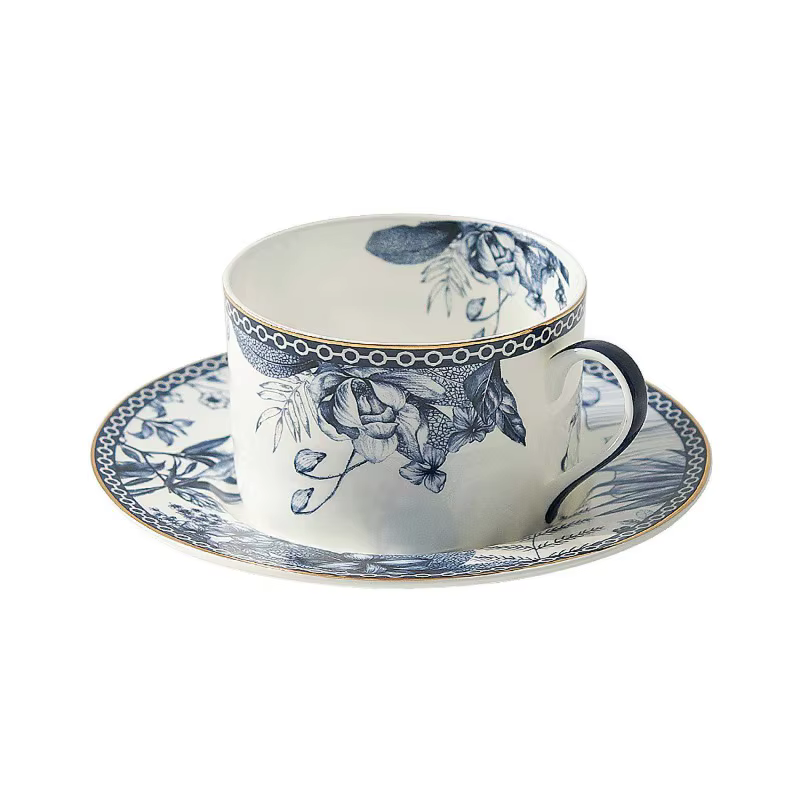 Tasse à café et théière en céramique