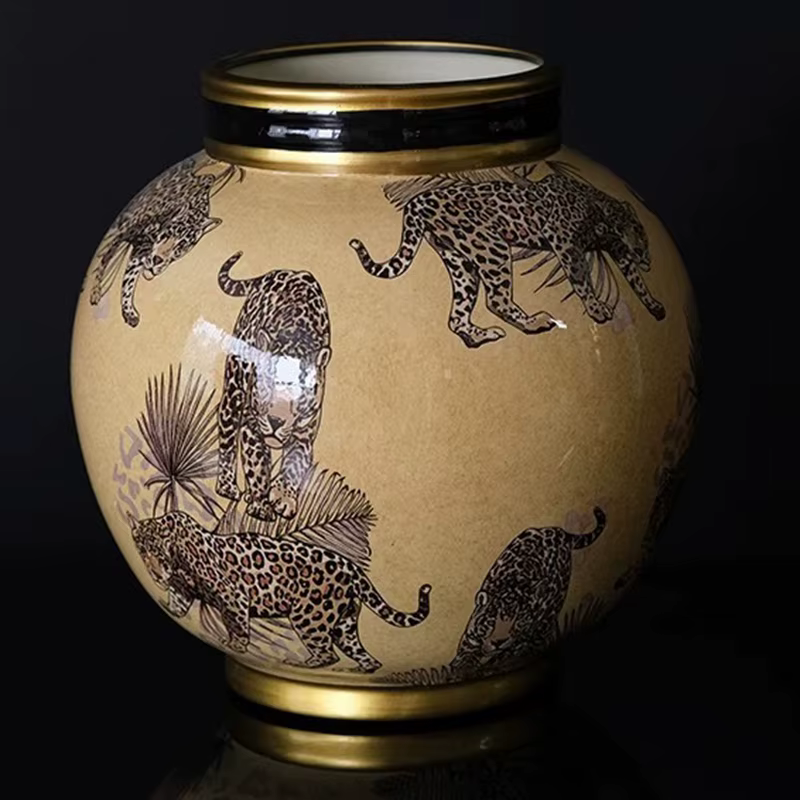 Vases en céramique, rangement moderne