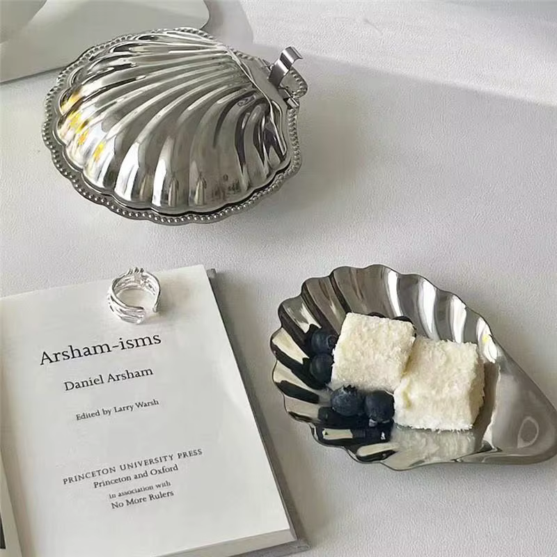 Assiette en acier inoxydable en forme de coquille