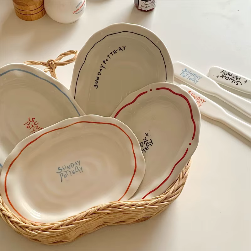 Assiette ovale en céramique de ligne rétro