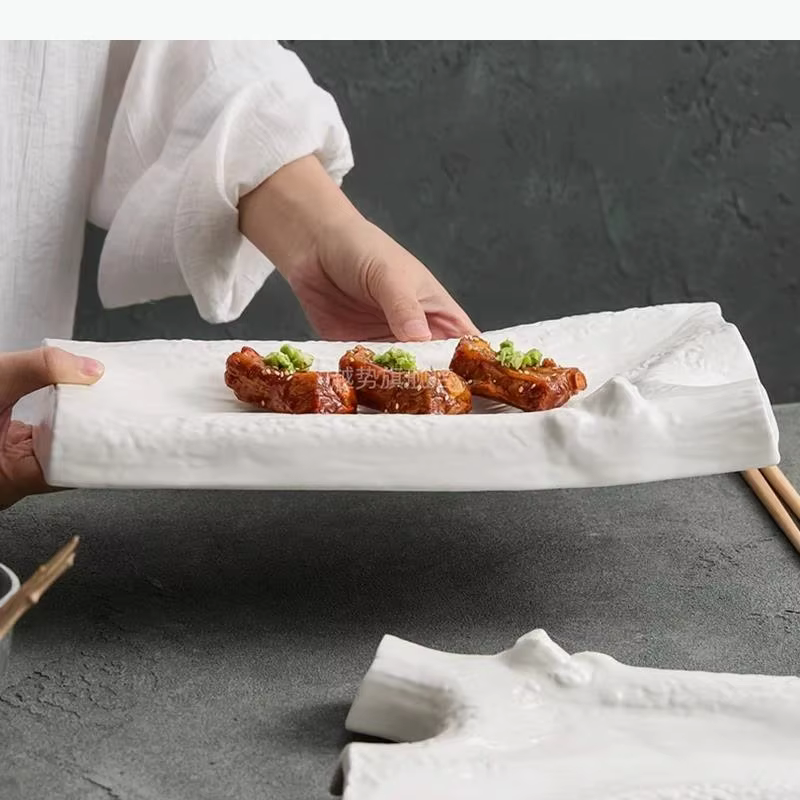 Assiette en céramique blanche mate, assiette de service, assiette à dessert, assiette à collation, assiette à sushi, assiettes en forme de branche d'arbre, restaurant, cuisine moléculaire