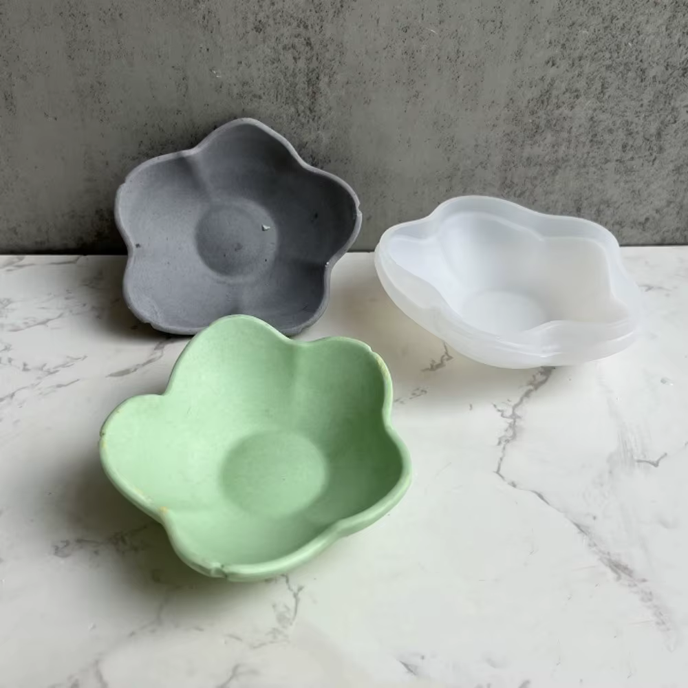 Assiette en forme de pétale