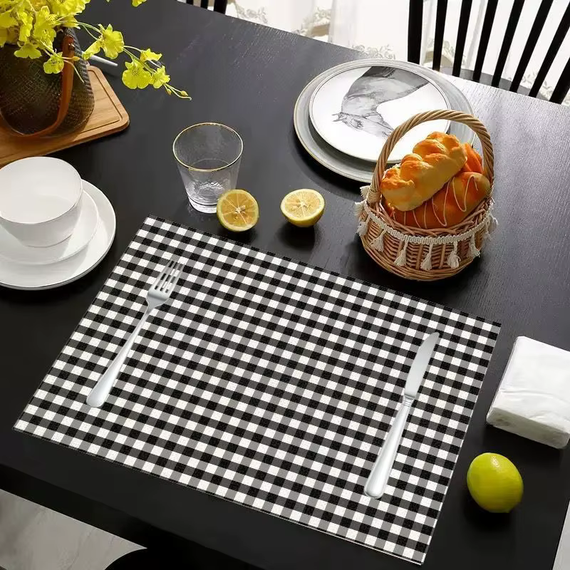 VIKAMA Lot de 2/4/6 tapis de table classiques à carreaux noirs et blancs