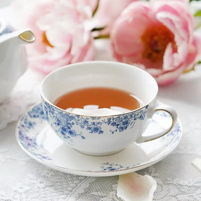 Théière à fleurs anglaises