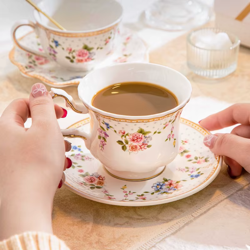 Ensemble tasse à café et soucoupe française