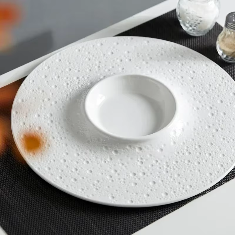 Assiette alimentaire occidentale créative blanche