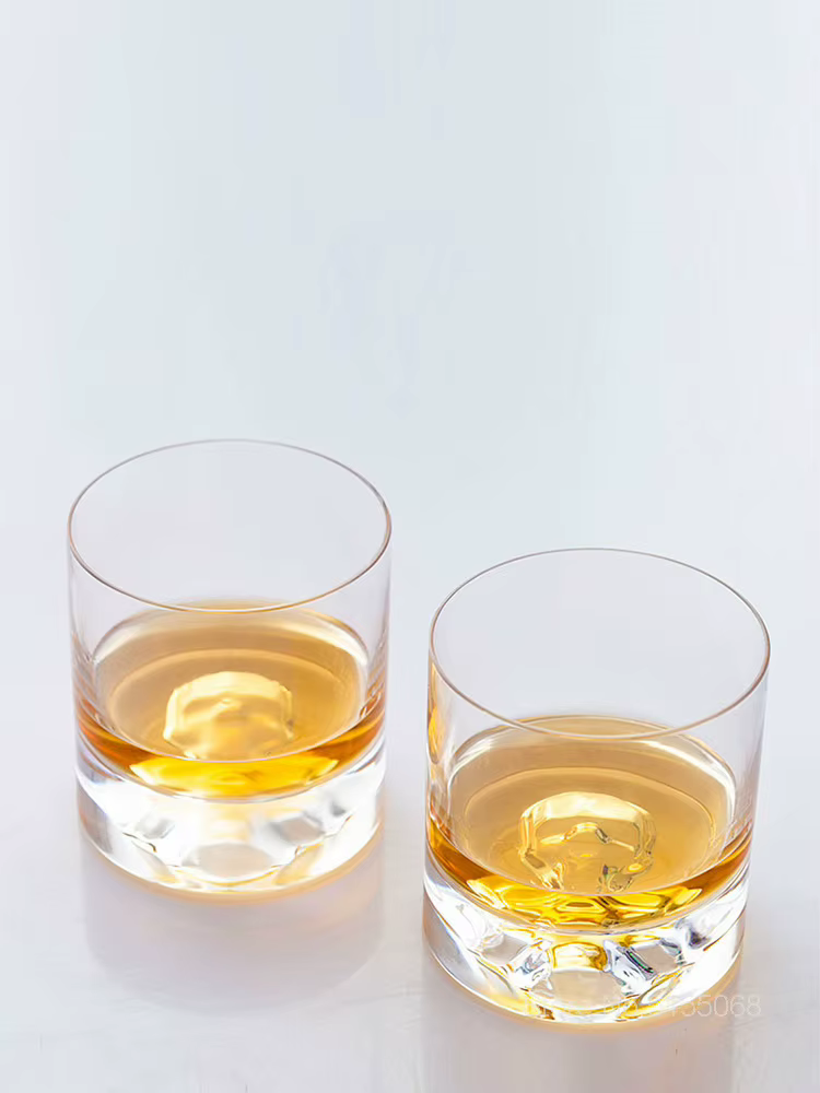 Verre de dégustation de whisky en forme de crâne