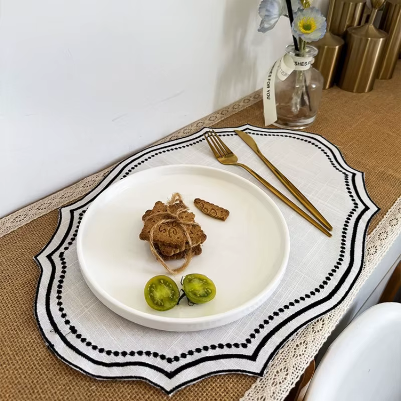 Tapis de Table en dentelle française