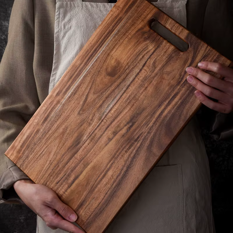 Planche à découper carrée en bois d'acacia massif