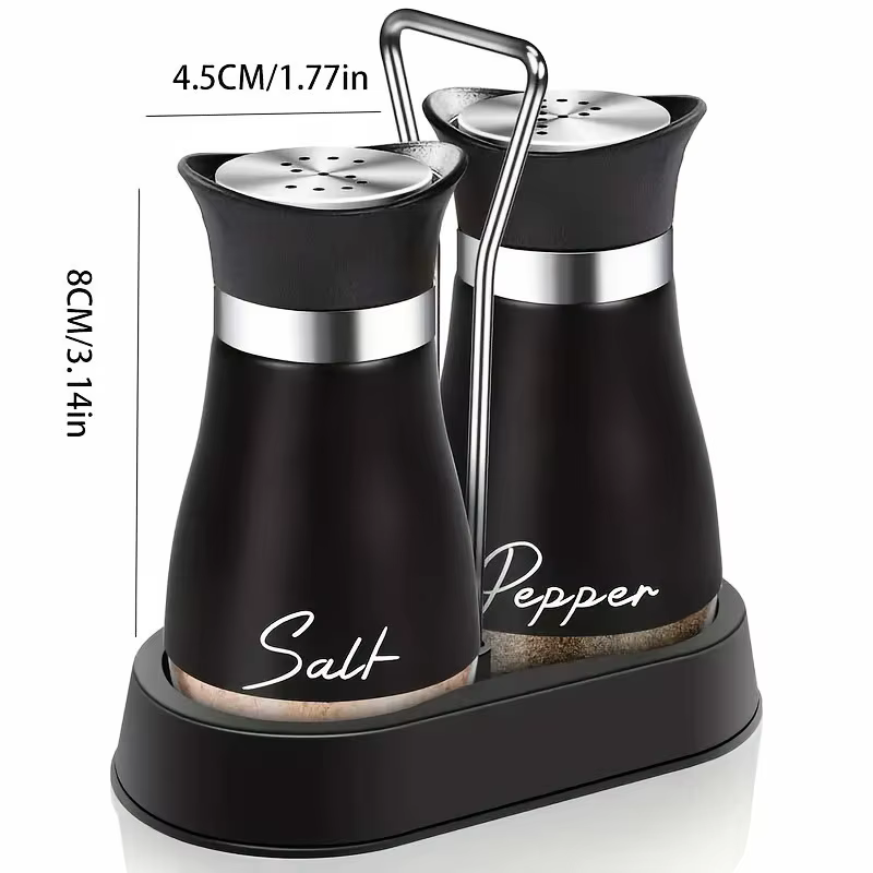Un ensemble de bouteilles d'assaisonnement au poivre et au sel