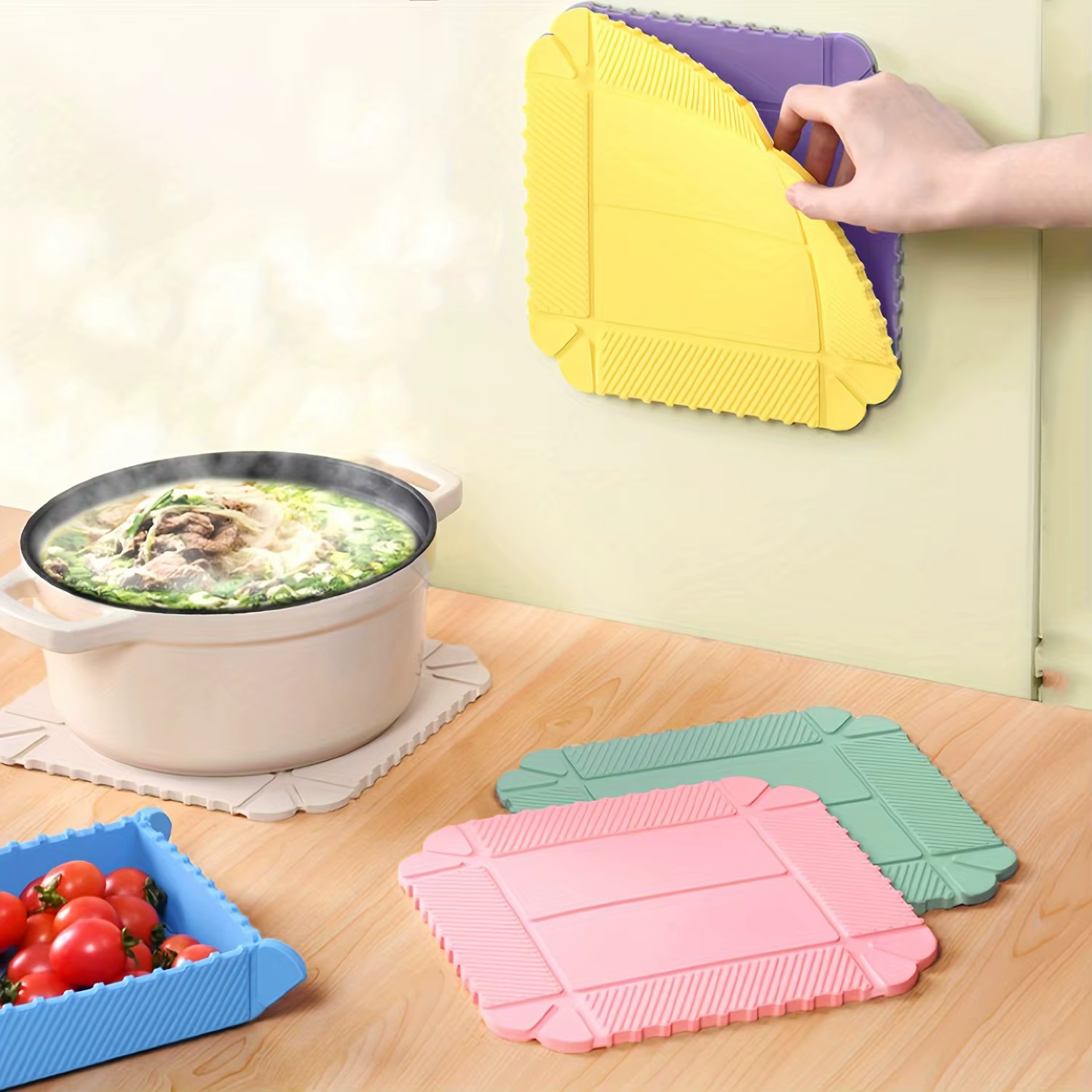 Sous-plats et dessous de plat pliables en silicone