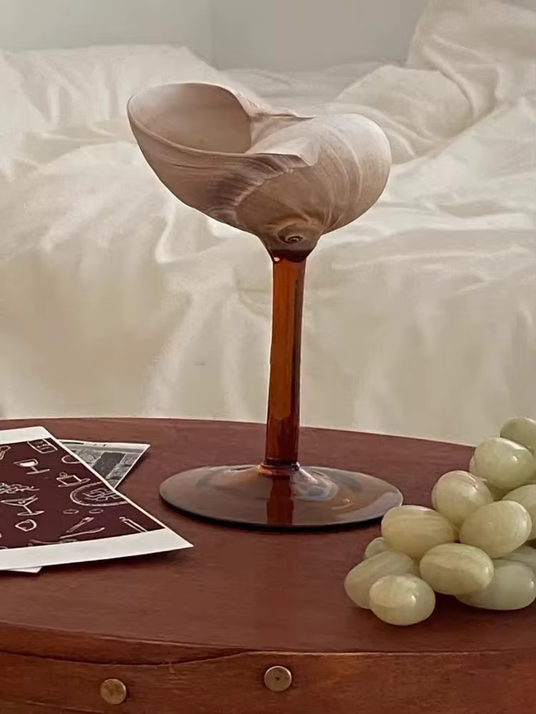 Verre à vin en forme de conque naturelle
