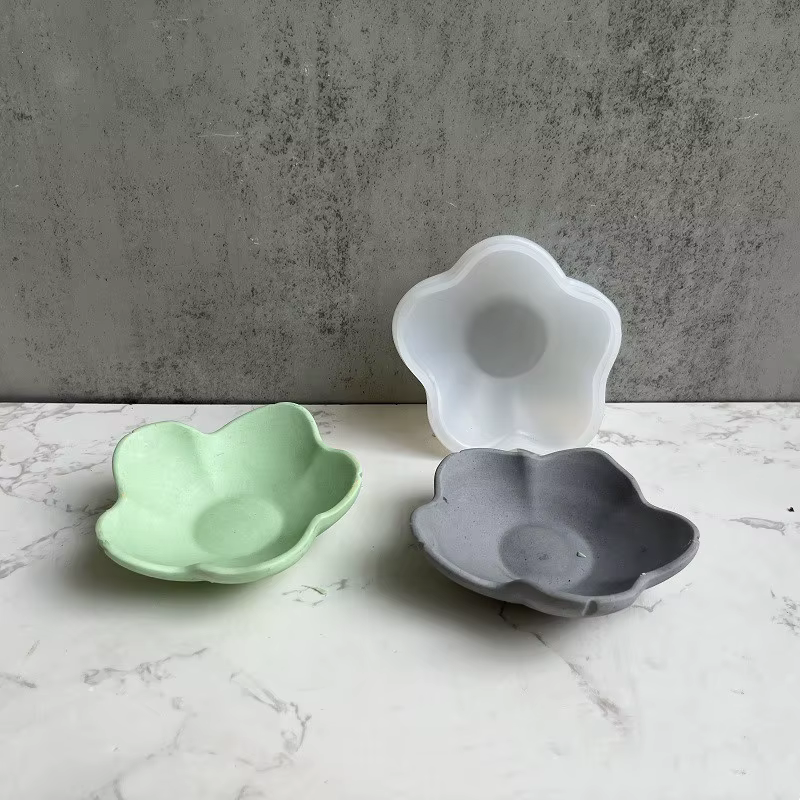 Assiette en forme de pétale