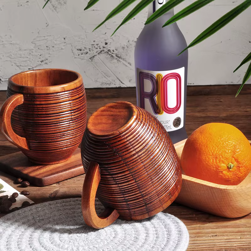Chope à bière en bois naturel